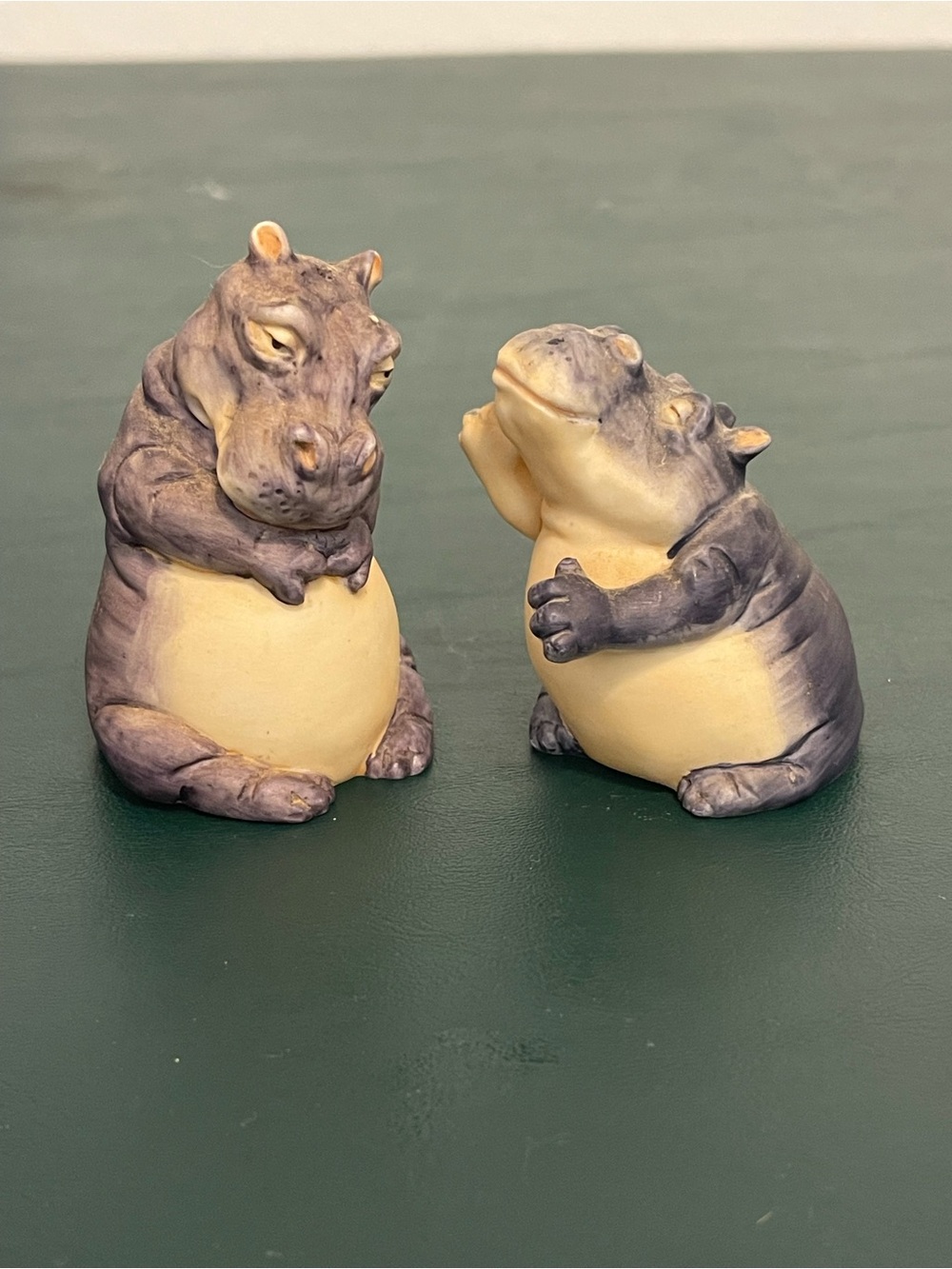 BNWOT 1987 Franklin Mint Noah’s Ark “Hippo” salt & Pepper set